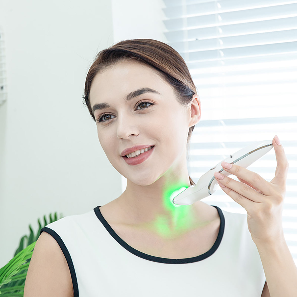 SQ42 Kit beauté RF cou et contour des yeux avec LED Image secondaire du produit